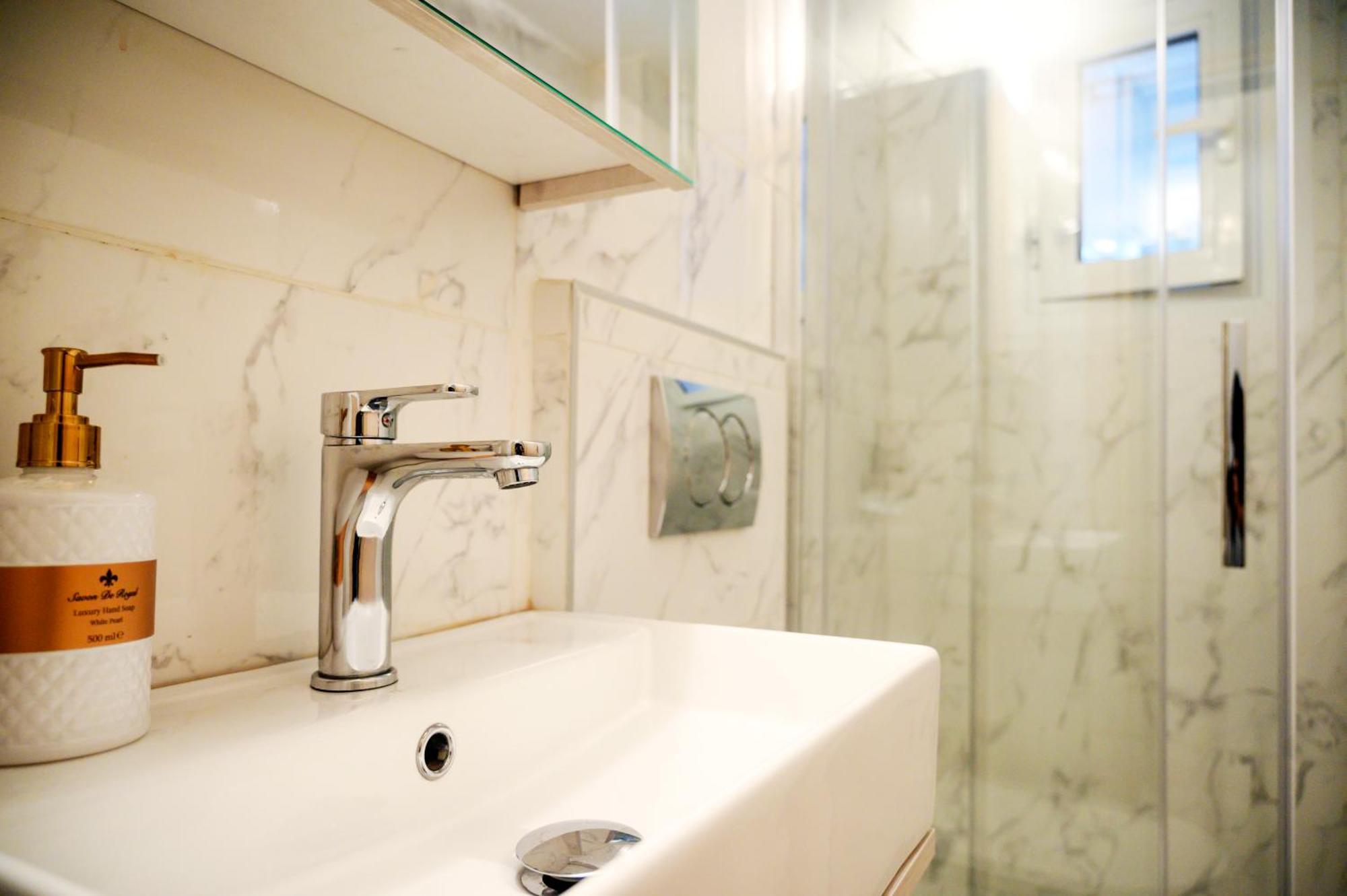 Modern Downtown Flat By Golden H&R Apartman Szaloniki Kültér fotó